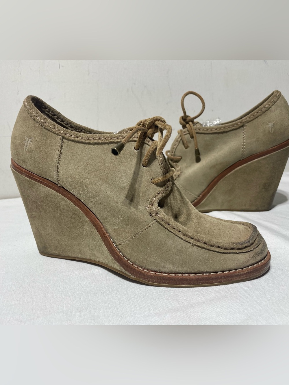 Frye Caroline Lace Low Wedge Shoes Womens 9M Taupe Beige Suede Leather - Picture 2 of 12